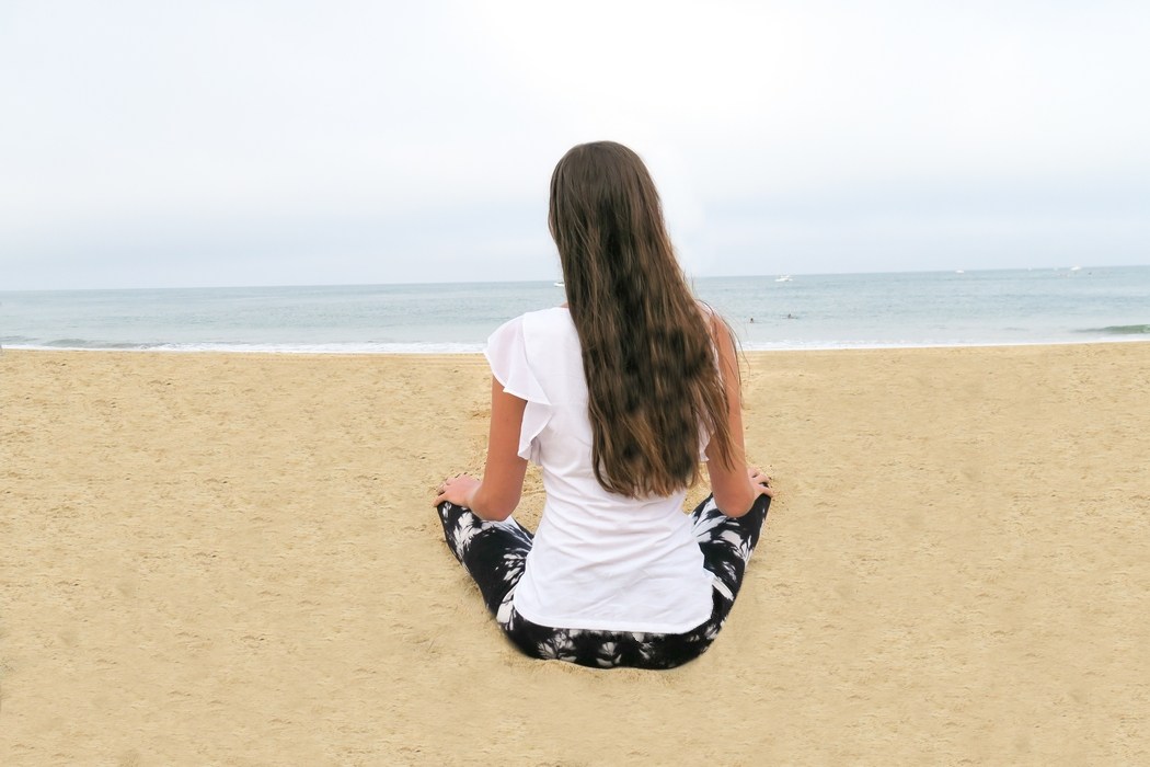 La digital detox permet de se reconnecter au moment présent. Couper ses appareils connectés pour vraiment profiter des vacances fonctionne-t-il ? Quels sont les bénéfices d'une "cure de réel" ? Je partage avec vous mon expérience.